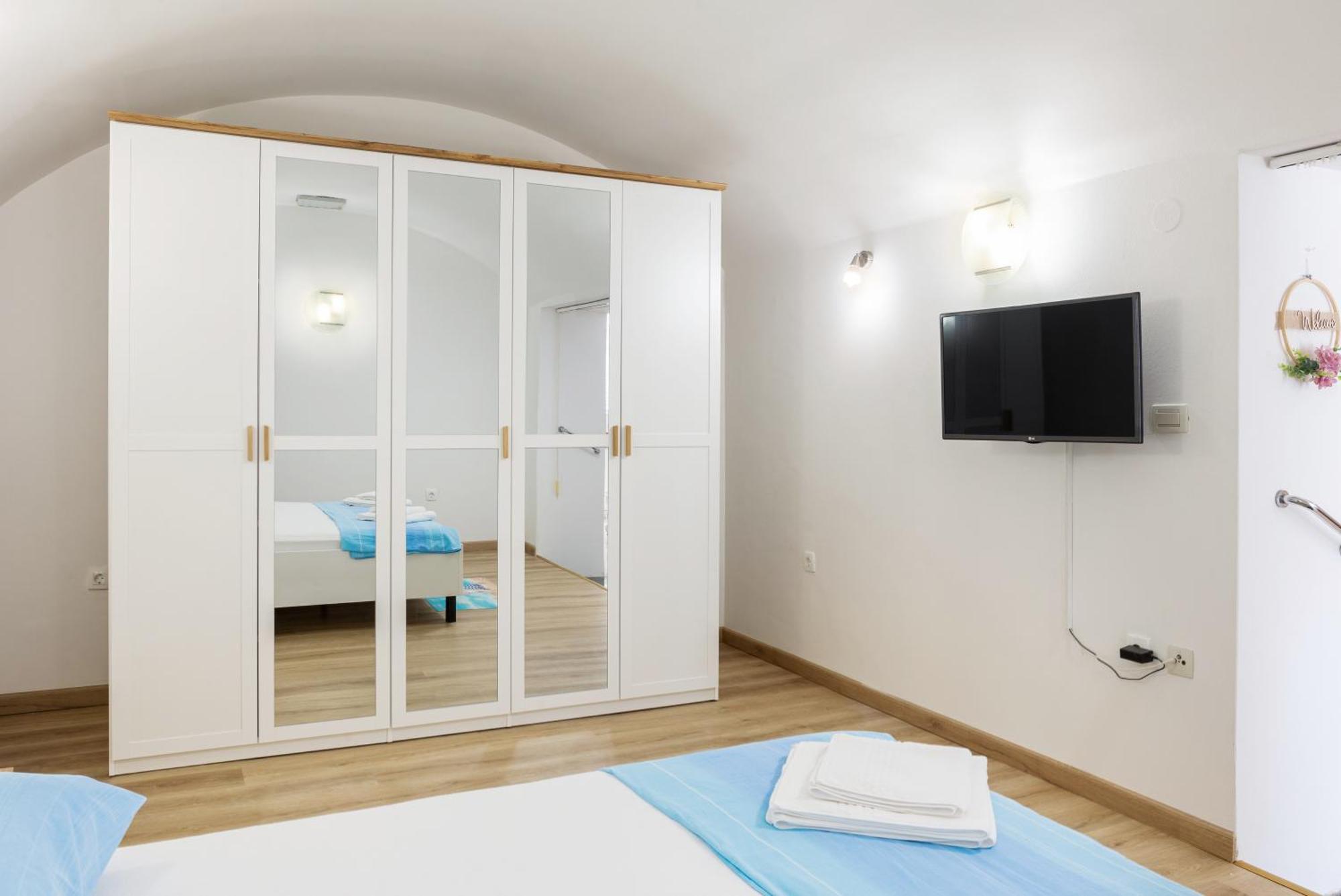Francesko At Unbeatable Location Apartmán *