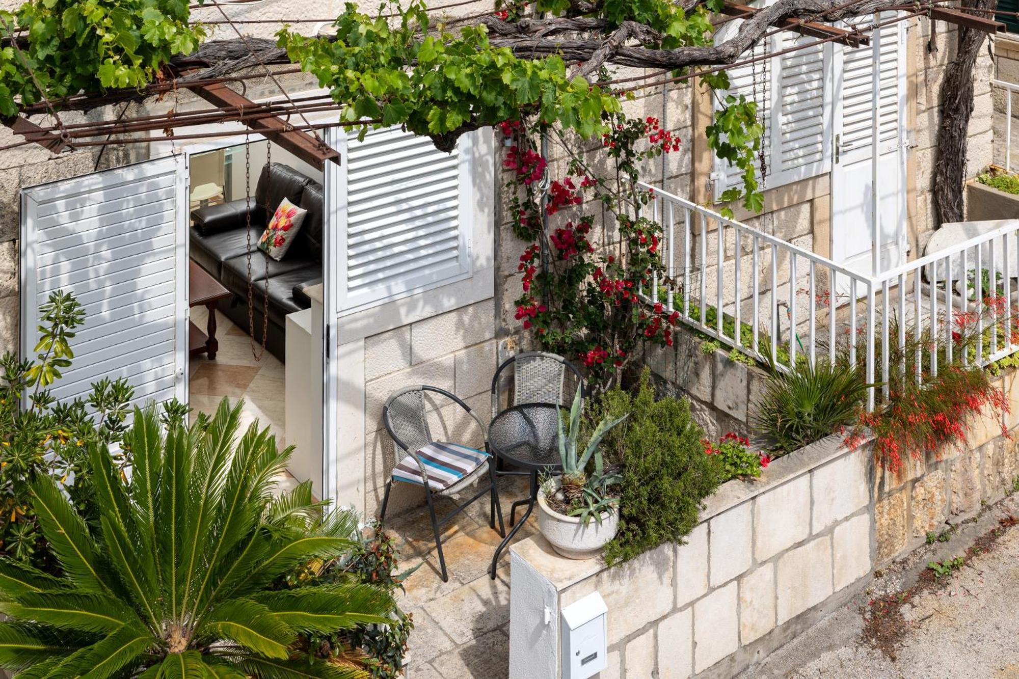 Francesko At Unbeatable Location Apartment